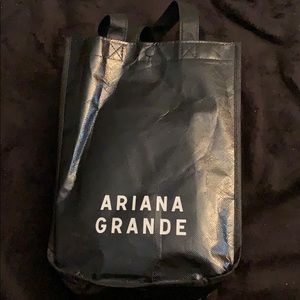 4x$25🛍- Ariana Grande bag/hat